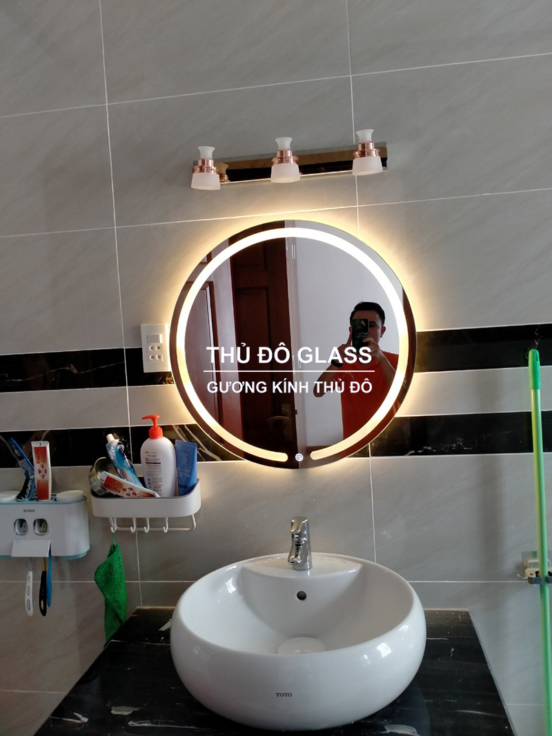 Gương phòng tắm có đèn led nút cảm ứng