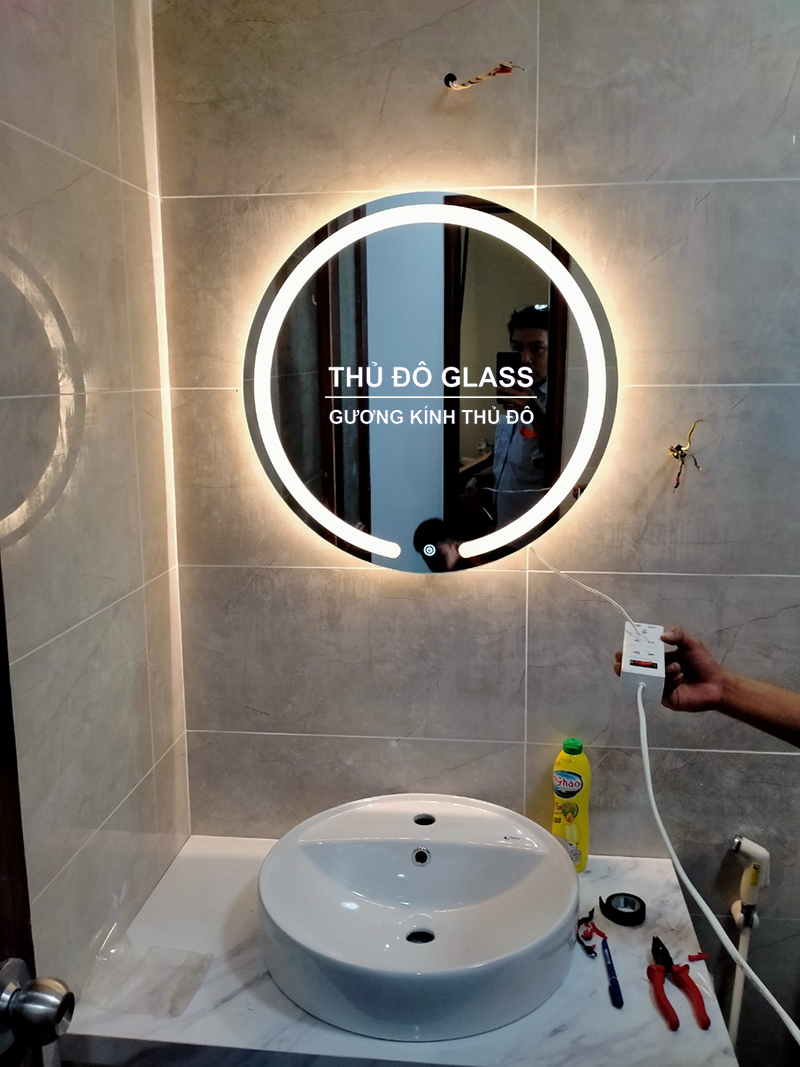Gương tròn đèn led cảm ứng treo phòng tắm