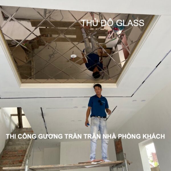 Thi công gương dán trần nhà phòng khách tại Hà Nội